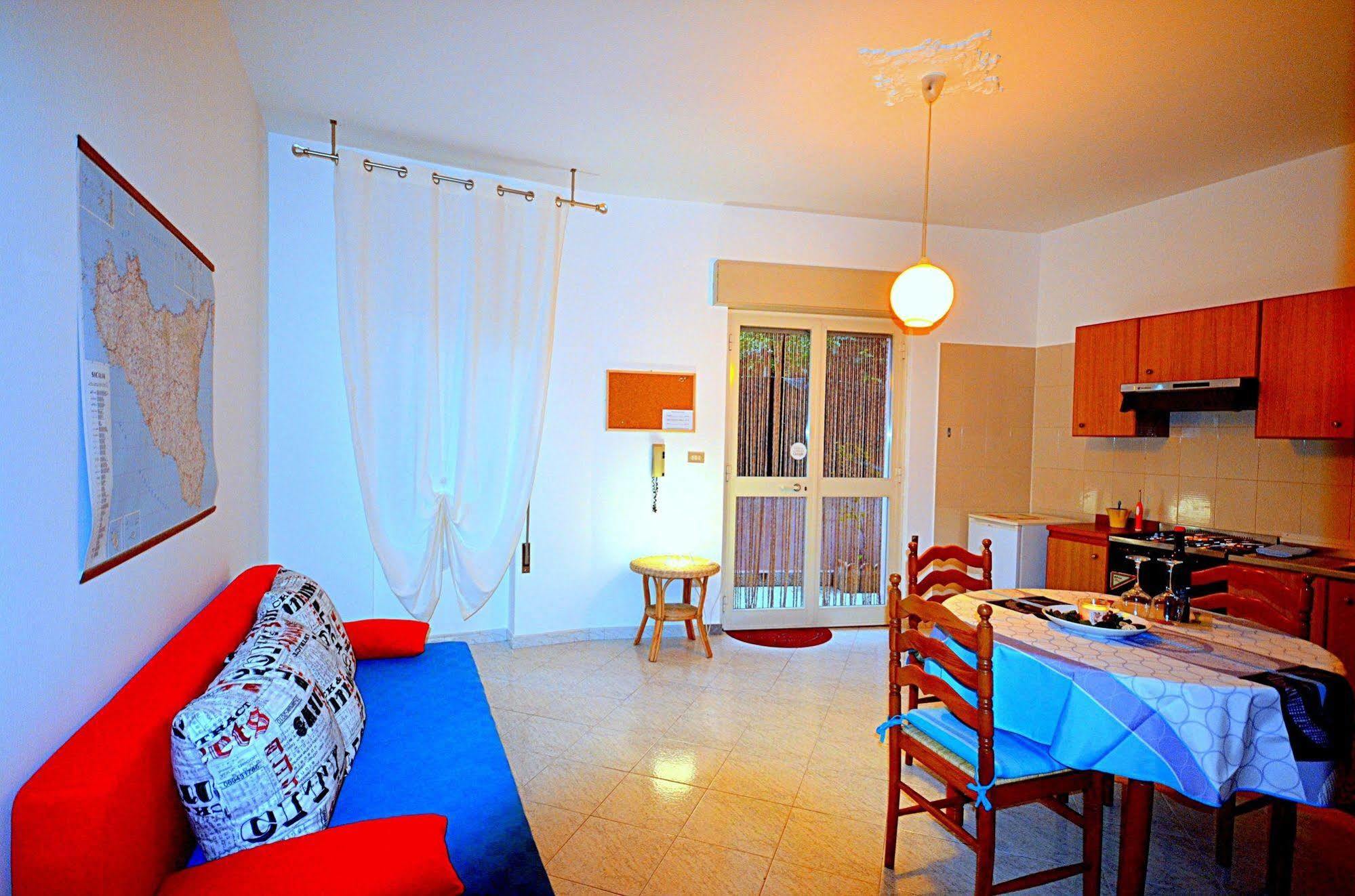 Naxos Sea Holiday Apartments Giardini Naxos Eksteriør billede